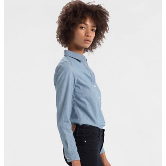 NWT LEVIS DENIM BUTTON UP - Picture 2 of 3